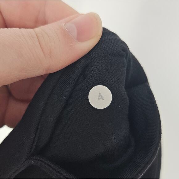 Lululemon Black Groove Short 4 - Picture 8 of 10